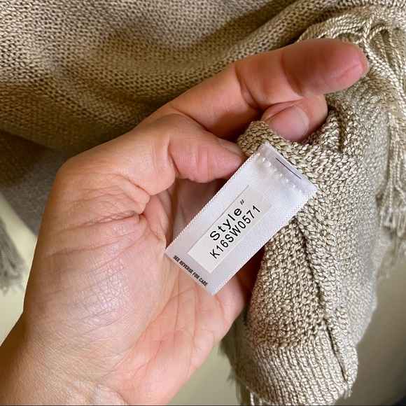 NWT BISHOP + YOUNG V-neck Fringe Sweater Oatmeal M - Picture 10 of 12